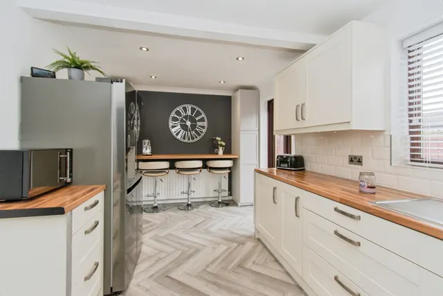 Benson Lane, Normanton, WF6, photo 3