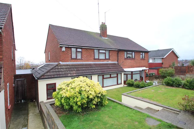 Hurstwood Avenue, Erith, photo 1