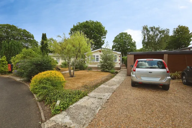 Deanland Wood Park, Golden Cross, Hailsham, photo 1