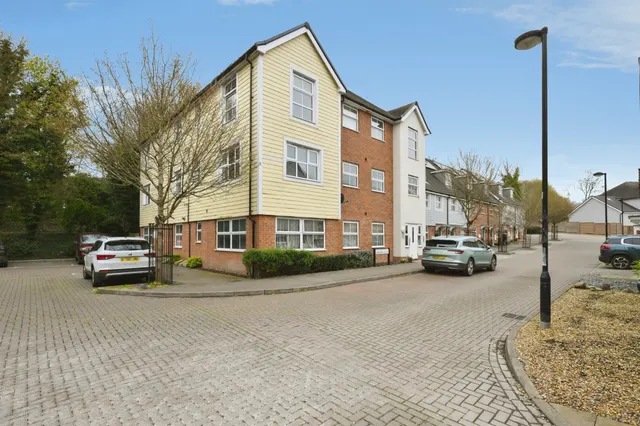 Plaxton Way, Ware, photo 1
