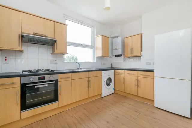 Photo 2 — Flat 3, 67 Churchfield Road, London