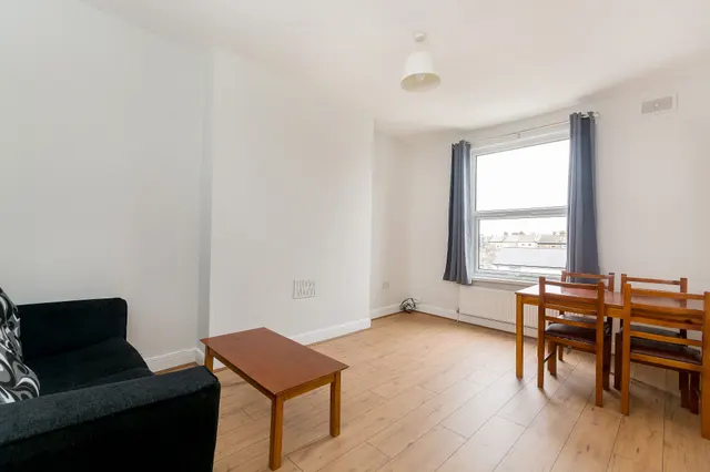 Flat 3, 67 Churchfield Road, London, photo 1