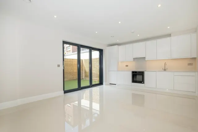 Merton Road London SW19, photo 1