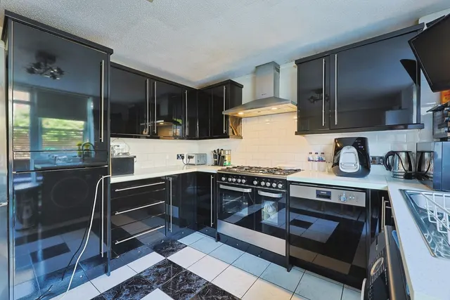 Photo 2 — Fawcett Close, Battersea, London, SW11