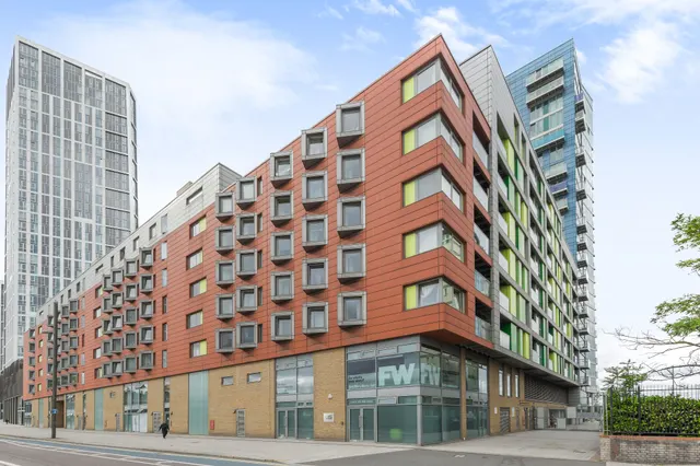 London, E15, photo 2