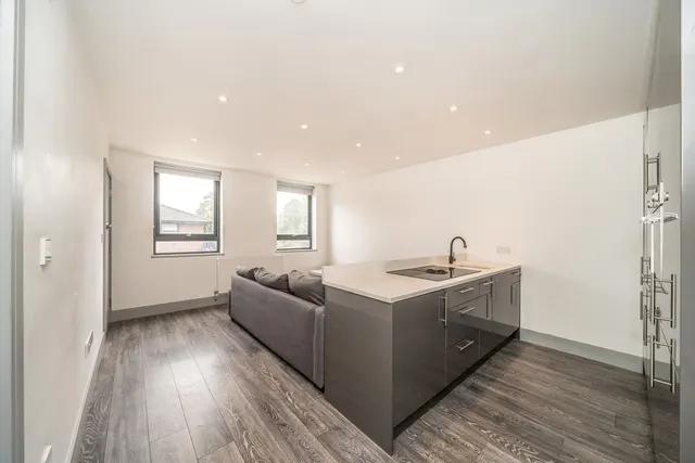 Brentford Business Centre, TW8, photo 2