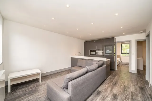 Brentford Business Centre, TW8, photo 1