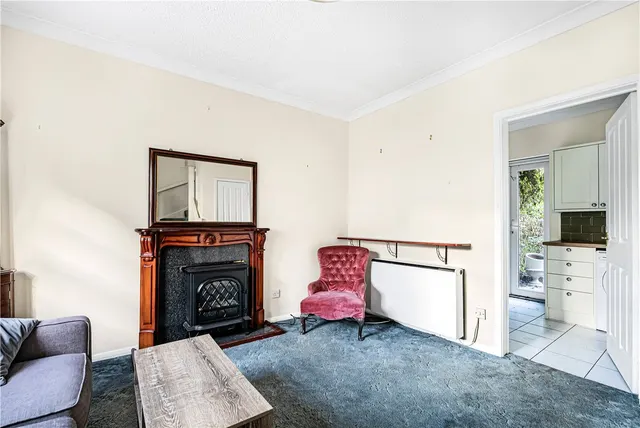 Avon Place, River Street, SN9, photo 2