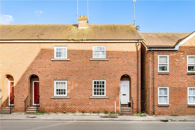 Avon Place, River Street, SN9, photo 1