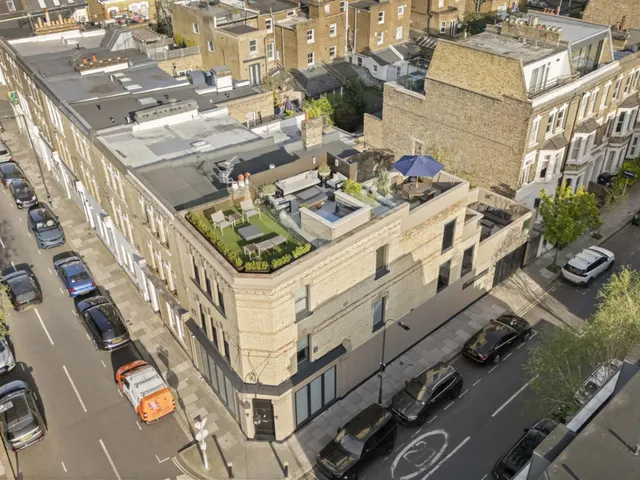 Radipole Road, London, SW6, photo 1