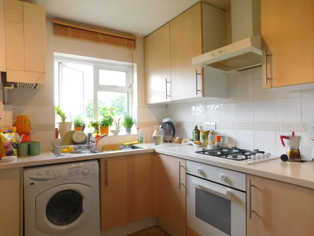 Photo 2 — Beechwood Avenue, Greenford, Greater London, UB6 9UA