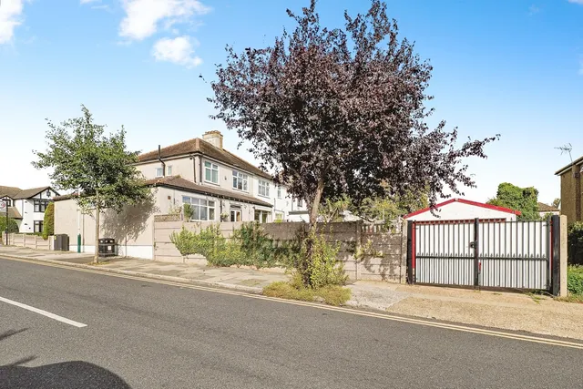 Photo 2 — Suttons Lane, HORNCHURCH, Essex, RM12