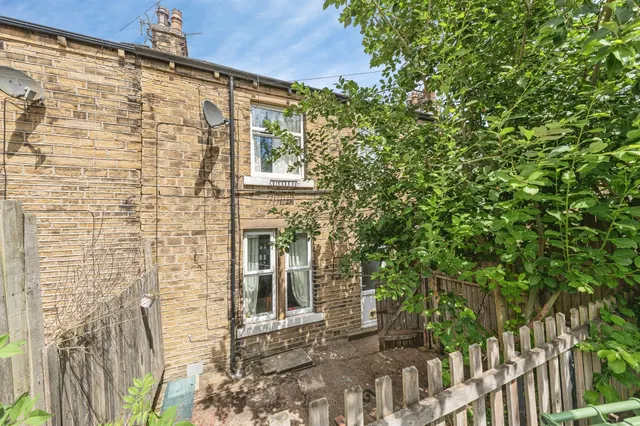 Norwood Road, Huddersfield, photo 1