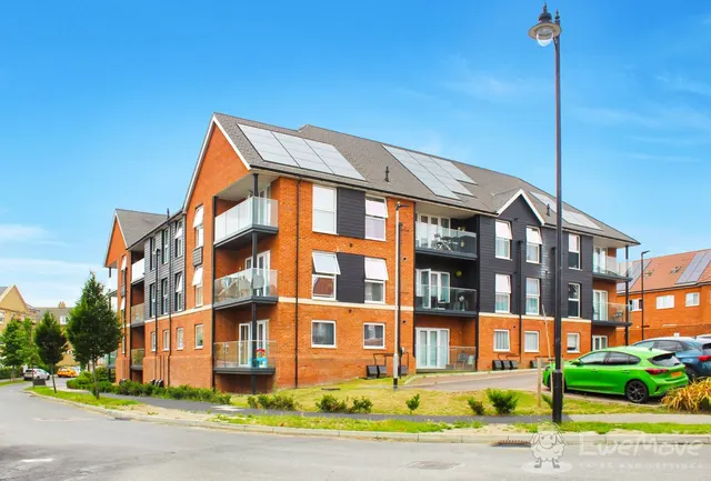 2 bedroom flat, Garland Rise, Weldon, DA10