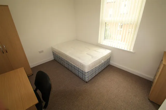 Beamsley Grove, Hyde Park, LS6, photo 3