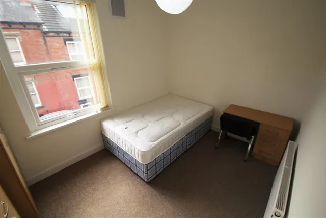 Beamsley Grove, Hyde Park, LS6, photo 2