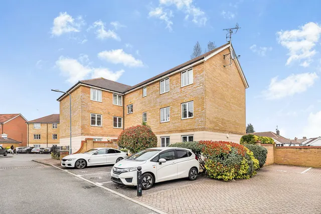 Sherman Gardens, Chadwell Heath, RM6, photo 1