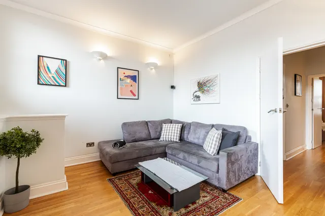 Flat 2, 137 Earls Court Road, London, photo 1