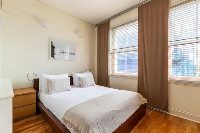 Photo 3 — Flat 2, 137 Earls Court Road, London