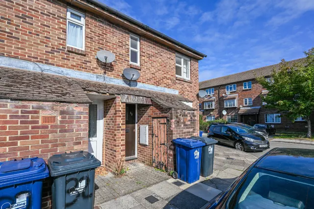 Northolt, UB5, photo 1