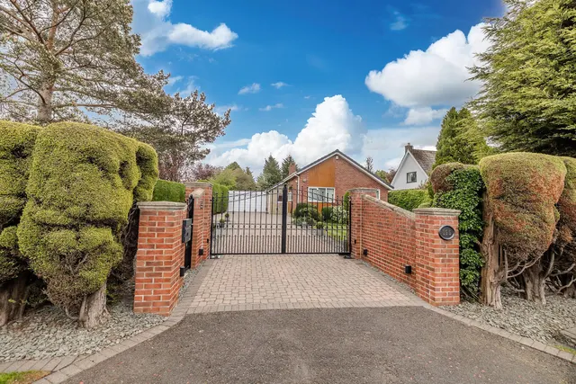 Middle Drive, Darras Hall, photo 1