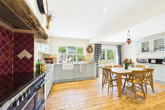 Hollybush Lane, West Heath, RG26, photo 3
