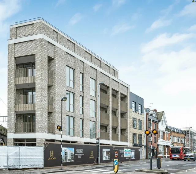 High Road, Leyton, E10, photo 1
