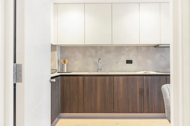 High Road, Leyton, E10, photo 3