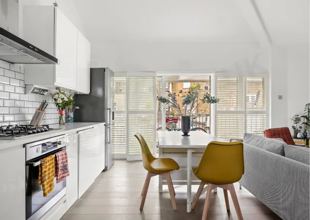 Photo 2 — Hodes Row, South End Green, Hampstead Heath, Belsize Park, Gospel Oak North West London NW3