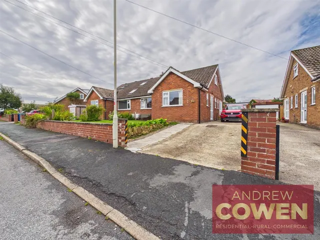 Burniston Gardens Burniston, Scarborough YO13 0HW, photo 1