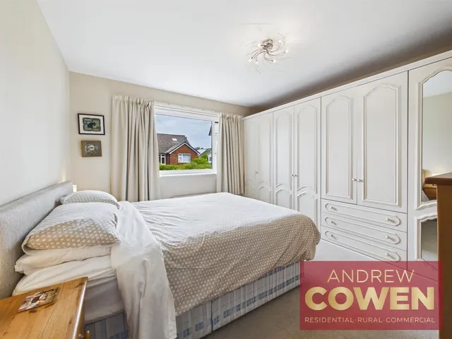 Photo 3 — Burniston Gardens Burniston, Scarborough YO13 0HW