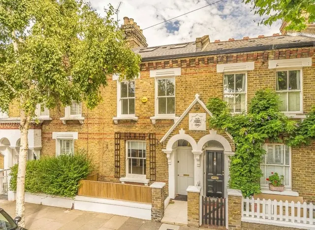 Holden Street, London, SW11, photo 1