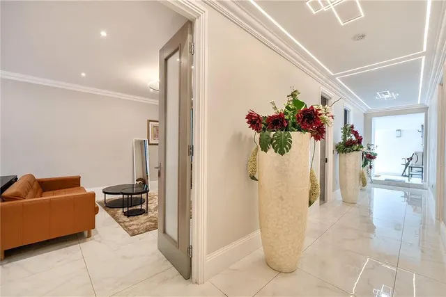 Finchley Road, London, NW3, photo 3