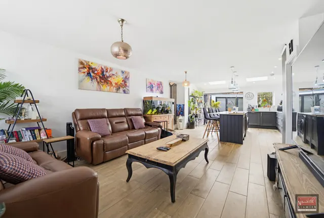 Aymer Drive, Staines-upon-Thames, TW18, photo 1