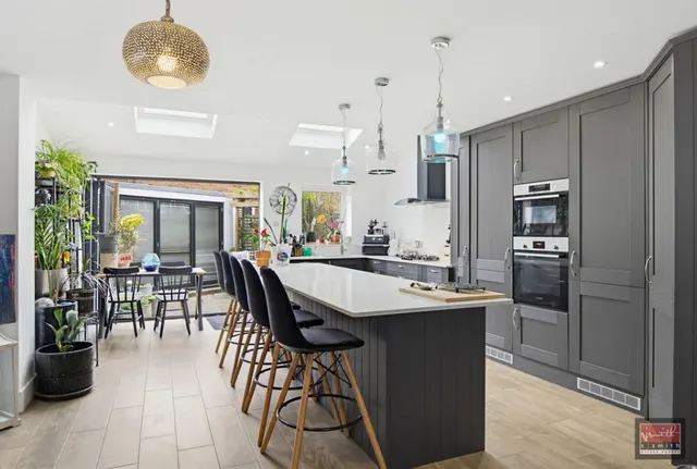 Aymer Drive, Staines-upon-Thames, TW18, photo 2