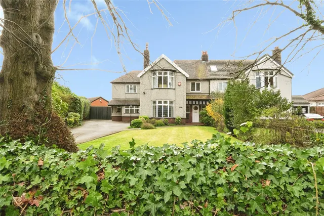 High Street, Hale Village, L24, photo 1