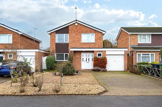 Birch Lane, West End, Woking, Surrey, GU24 9QB, photo 1