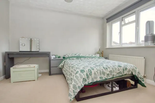 Photo 3 — Bracklesham Close, Sholing, Southampton, SO19 8RX