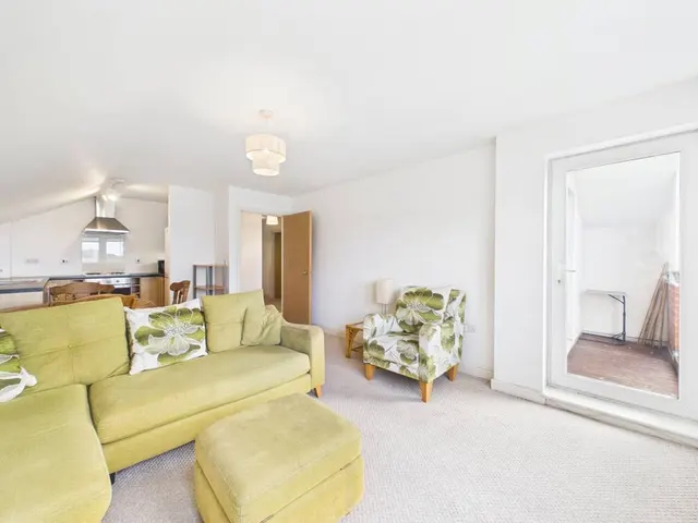 Barton Road, Eccles, M30, photo 2