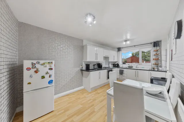 Photo 2 — Woodridge, Windmill Hill, Runcorn, Runcorn, WA7 6LW