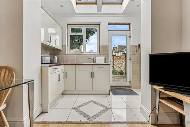 Fulham Palace Road, London, SW6, photo 2