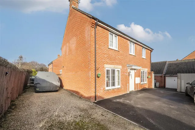 Millennium Close, Devizes, SN10, photo 1