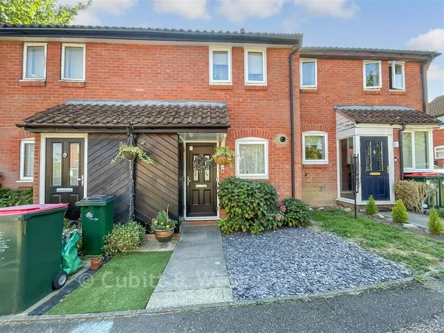 Oakapple Close, Broadfield, RH11, photo 1