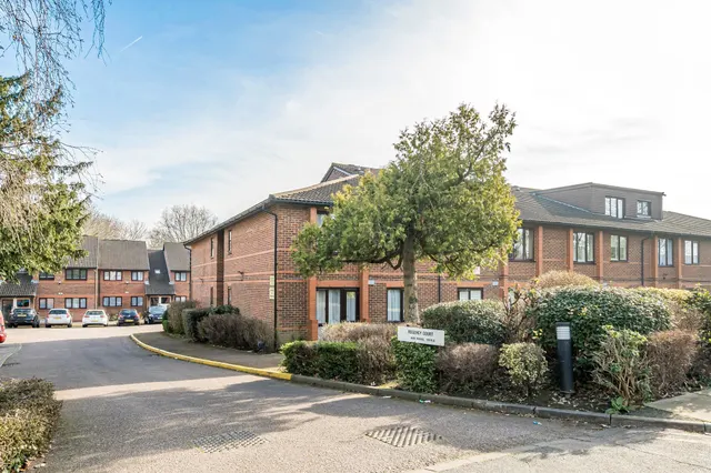 Park Avenue, Enfield, photo 1