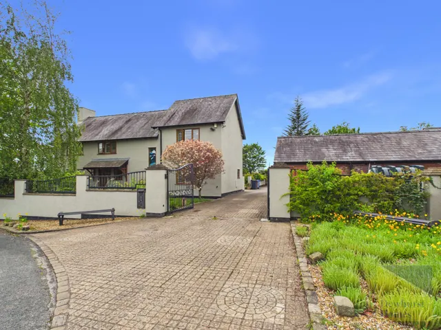 Lea Lane, Lower Bartle, Bartle, Lancashire, PR4 0RT, photo 1