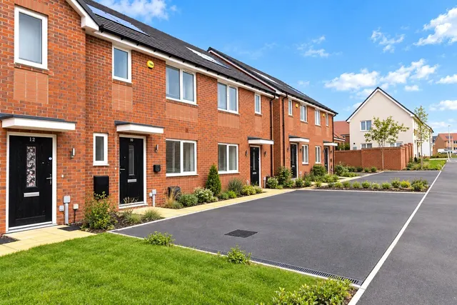 Hotspur Gardens, Upper Lighthorne, CV33, photo 1