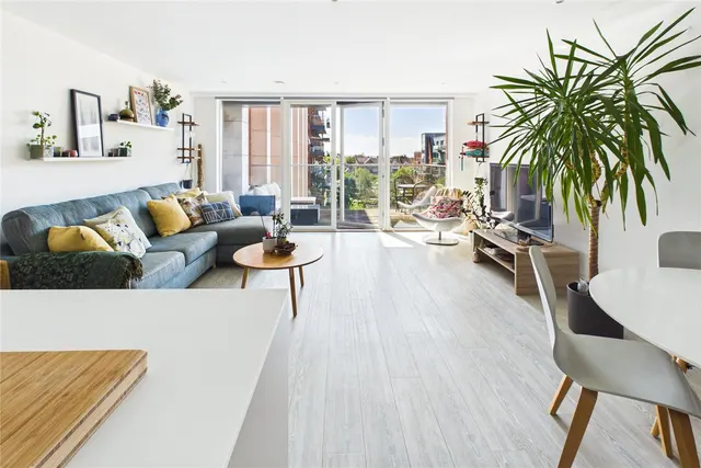 Gaumont Place, London, SW2, photo 1
