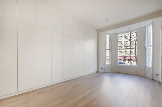 Photo 3 — Flat 1B, 153 Cromwell Road, London
