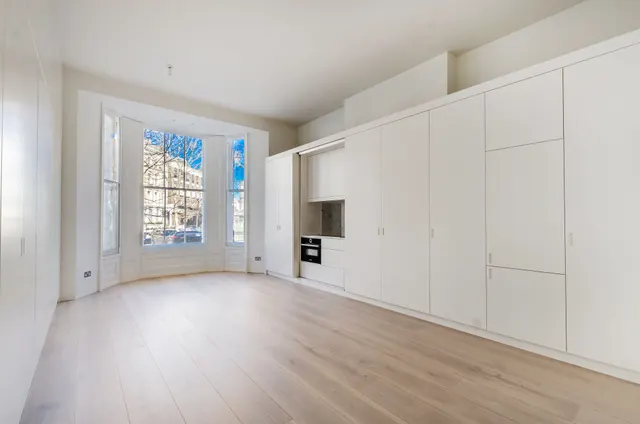 Photo 2 — Flat 1B, 153 Cromwell Road, London