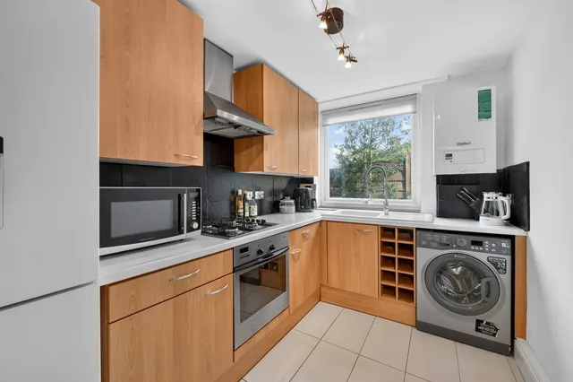 Upper Richmond Road West, London, SW14, photo 1